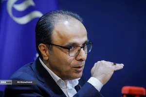 محمدرضا هرمزی&zwnj;نژاد رئیس بنیاد ملی علم ایران در نشست خبری برنامه ملی جهش