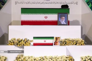 ادای احترام مقامات و مسئولان خارجی به پیکر امام شهید 