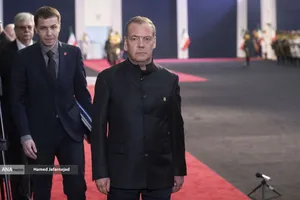 ادای احترام مقامات و مسئولان خارجی به پیکر امام شهید 