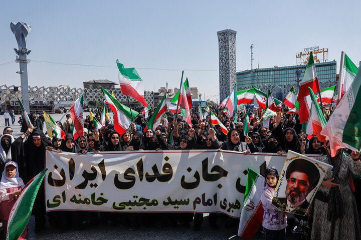 اجتماع بزرگ «دختران جان فدای ایران»