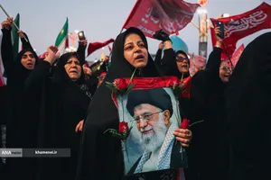  مراسم اقامه نماز بر پیکر مطهر رهبر شهید انقلاب در حرم رضوی 