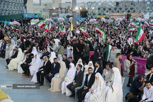 مراسم جشن عروسی زوج های جان فدا همزمان با سالروز ازدواج حضرت زهرا و حضرت علی در میدان امام حسین