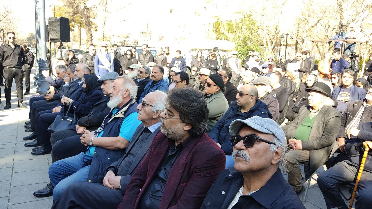 تشییع پیکر عنایت بخشی در میان اندوه  همکاران و دوستداران هنر+ فیلم