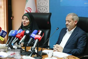 علیرضا کاظمی، وزیر آموزش و پرورش و فرزانه صادق مالواجِرد وزیر راه و شهرسازی در مراسم امضای تفاهم&zwnj;نامه همکاری حوزه مسکن فرهنگیان