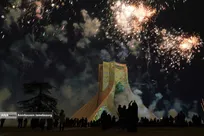 نور افشانی برج آزادی در شب سالگرد پیروزی انقلاب اسلامی