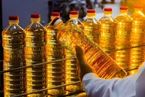 بدهی یک میلیارد یورویی دولت به واردکنندگان روغن خام /تداوم امنیت بازار روغن در گرو احیای اعتماد و تعیین‌تکلیف مطالبات ارزی