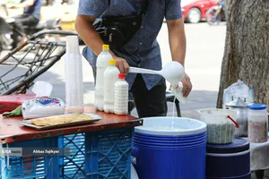 فروش نوشیدنی در گرمای تابستان