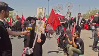 بانوی عزادار تهرانی: به عشق رهبرمان پیاده آمدم تا او را بدرقه کنم
