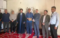 حضور رئیس دانشگاه آزاد ممسنی در منزل دانشجوی شهید رضا شفیعی و تجلیل از خانواده وی