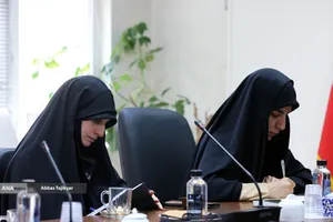 نشست علمی سویه&zwnj;های نظری و معرفتی روایت&zwnj;پردازی از مراسم تشییع پیکر مطهر رهبر شهید 