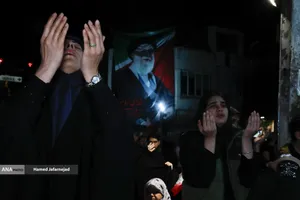 اقامه نماز استغاثه به امام زمان زمان(عج) - چهارراه نبرد خیابان پیروزی