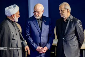 مسعود پزشکیان رییس جمهور،محمدباقر قالیباف رییس مجلس و حجت الاسلام محسنی اژه ای رییس قوه قضاییه در مراسم ادای احترام مقامات و مسئولان خارجی به پیکر امام شهید 