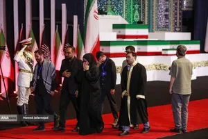 ادای احترام ادیان مختلف بر پیکر رهبر مجاهد شهید انقلاب
