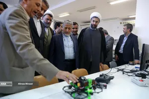 بازدید بیژن رنجبر رییس دانشگاه آزاد اسلامی از دستاورد های علمی و روباتیک دانشگاه آزاد اسلامی واحد یزد