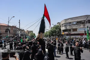 آیین خیمه سوزان عاشورا در چهارراه گلوبندک تهران
