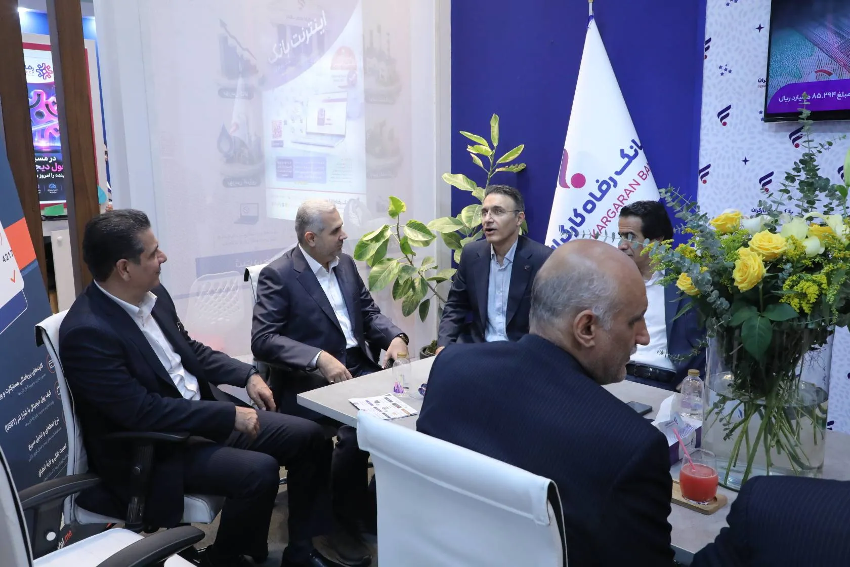 بازدید معاون وزیر اقتصاد از غرفه بانک رفاه کارگران در نمایشگاه الکامپ / تقدیر از توسعه خدمات الکترونیک و نوآورانه بانک
