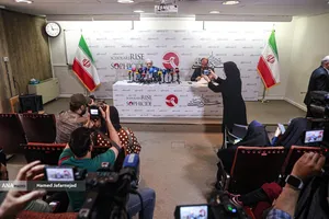 محمدجواد لاریجانی رئیس پژوهشگاه دانش&zwnj;های بنیادی و رئیس همایش &laquo;خیزش در برابر خردکشی&raquo;