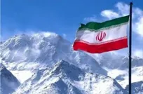 رژه خانواده اسکی با پرچم ایران در پیست توچال