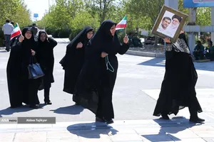 نمازگزاران جمعه در مرقد مطهر امام راحل(ره)