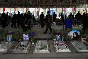 اولین جمعه سال جدید گلزار شهدای حملات تروریستی آمریکایی - صهیونی در جنگ رمضان - قطعه 42 بهشت زهرا(س)