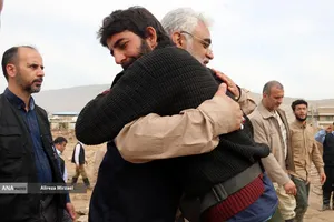 کمک رسانی شهید محمدمهدی طهرانچی دانشمند هسته ای در مناطق سیل زده لرستان پلدختر در سال 1398 همراه گروه های جهادی