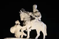 تندیس والرین طبق برنامه‌ریزی‌ قبلی در ورودی فرودگاه مهرآباد قرار گرفت