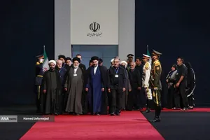 ادای احترام ادیان مختلف بر پیکر رهبر مجاهد شهید انقلاب
