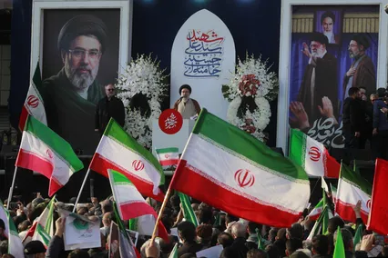 تجمع على مستوى البلاد لمبايعة إمام الأمة الشهيد ومبايعة القائد الجديد آية الله مجتبى الخامنئي