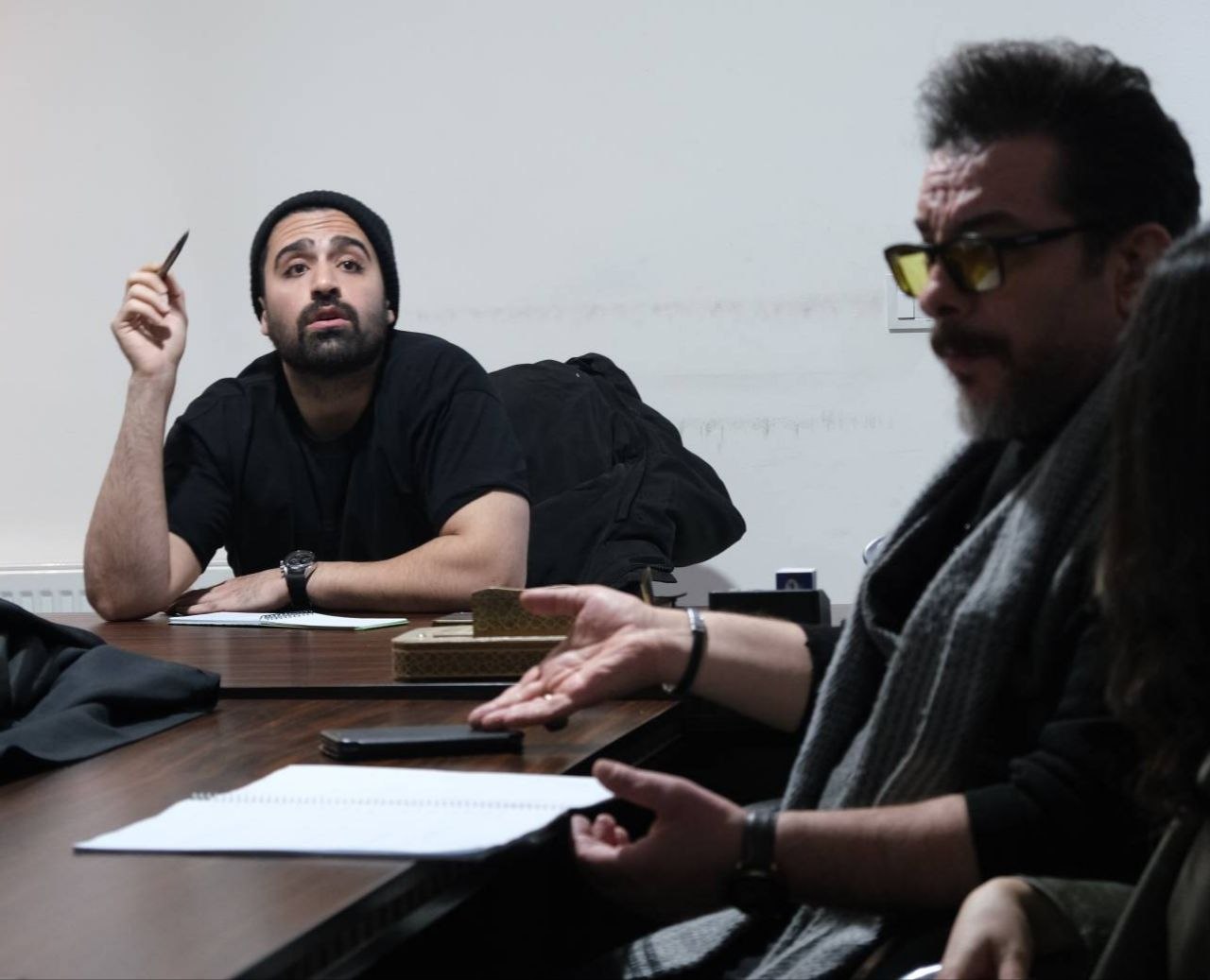 زخم کاری جنگ روی تن نحیف تئاتر/ «قتلی از کلاغ ها» نمایشی که به اجرا نرسیده، لغو شد!