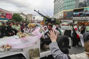 مراسم جشن عروسی زوج های جان فدا همزمان با سالروز ازدواج حضرت زهرا و حضرت علی در میدان امام حسین