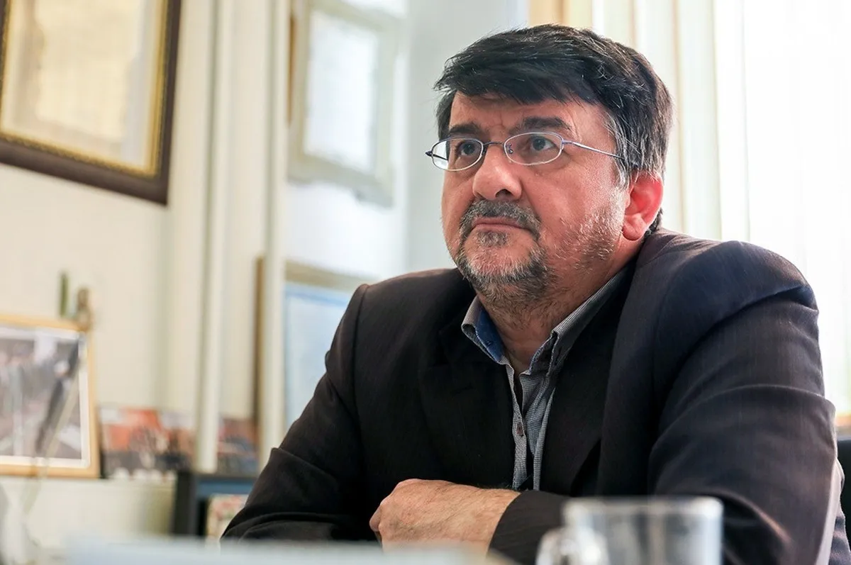 رئیس انجمن ورزشی نویسان:دست فدراسیون برای برخورد با ناهنجاری در فوتبال باز است/ همکاران رسانه‌ای قواعد حرفه‌ای را رعایت کنند
