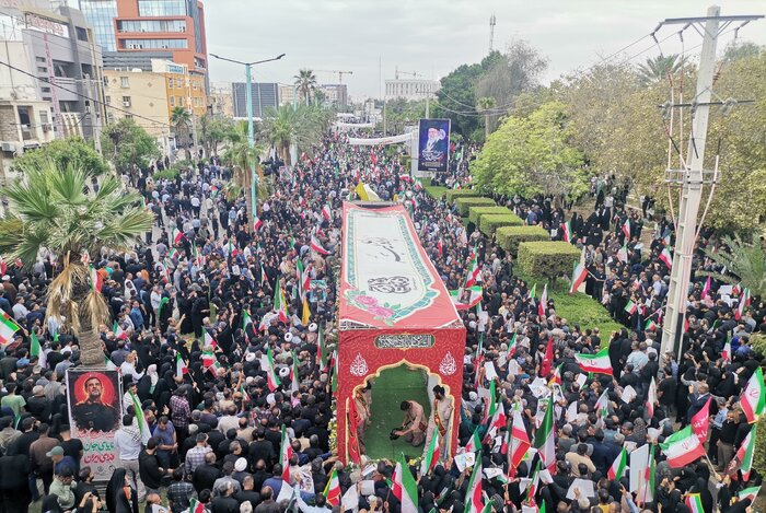 سنگ تمام مردم هرمزگان در تشییع پیکر مطهر شهید دریابان تنگسیری سنگ تمام مردم هرمزگان در تشییع پیکر مطهر شهید دریابان تنگسیری