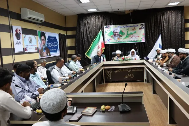 تجلیل از طلایه‌داران دانایی در نیکشهر/ طنین شعار «مرگ بر آمریکا» در دانشگاه آزاد