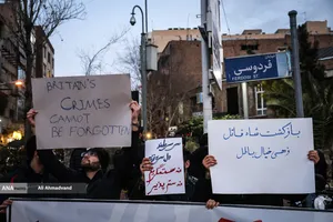 تجمع مردمی و دانشجویی مقابل سفارت انگلیس
