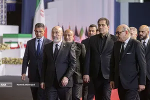 ادای احترام مقامات و مسئولان خارجی به پیکر امام شهید 