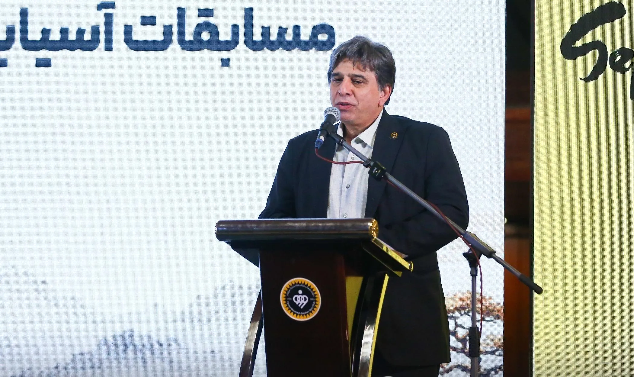 منوچهر نیکفر
