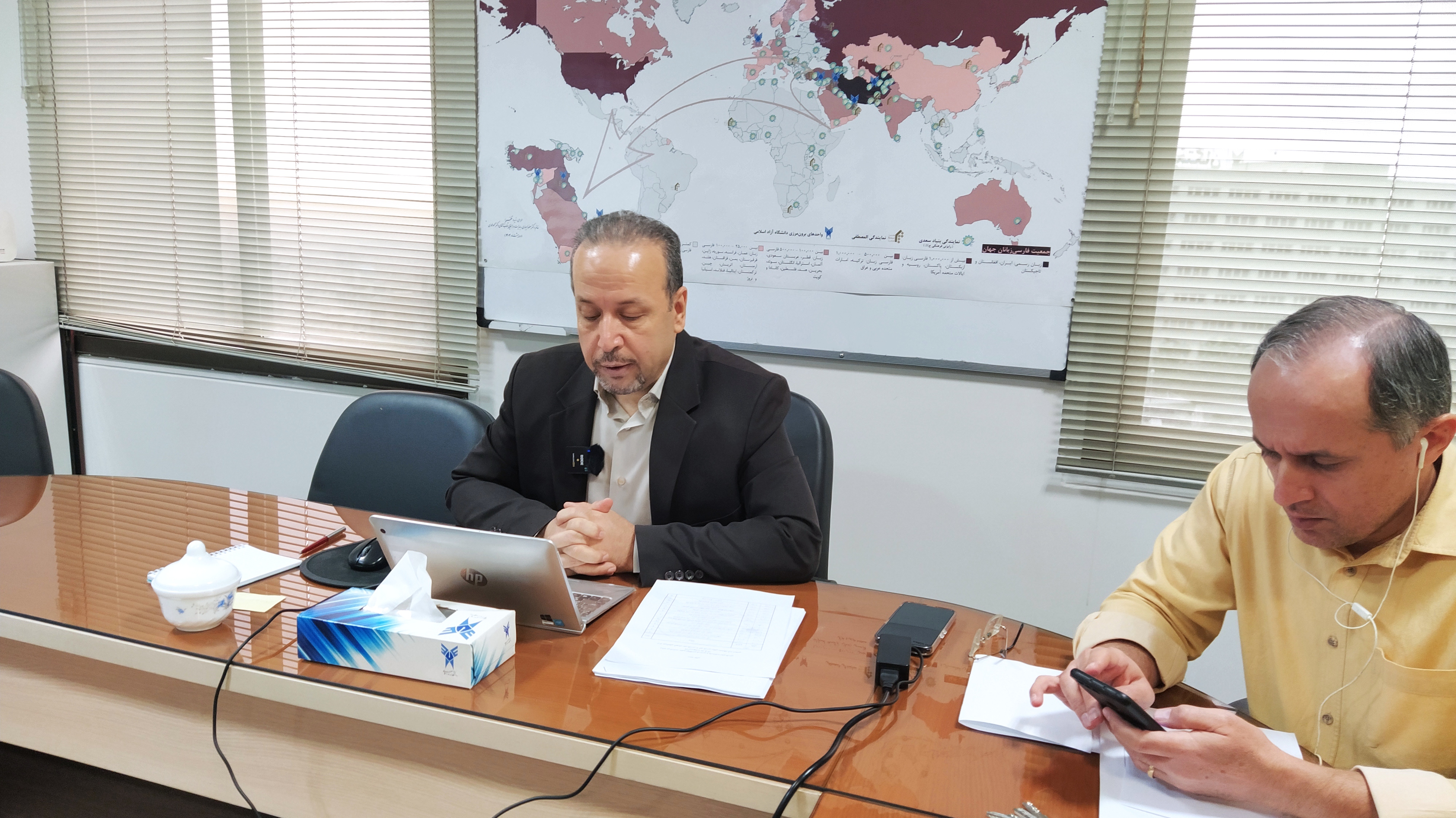 نشست فردوسی‌پژوهی و پاسداشت فارسی در دانشگاه آزاد برگزار شد