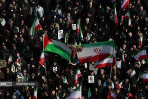 بیعت مردم با آیت&zwnj;الله سید مجتبی خامنه&zwnj;ای سومین رهبر جمهوری اسلامی ایران