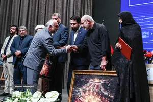 تجلیل از خانواده شهدای جنگ رمضان توسط محمدامین آقامیری، دبیر شورای عالی و رئیس مرکز ملی فضای مجازی