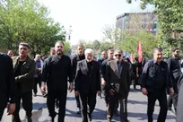 حضور عارف در مراسم تشییع رهبر شهید انقلاب