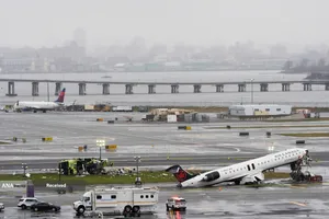 تصادف در باند فرودگاه لاگاردیا نیویورک 