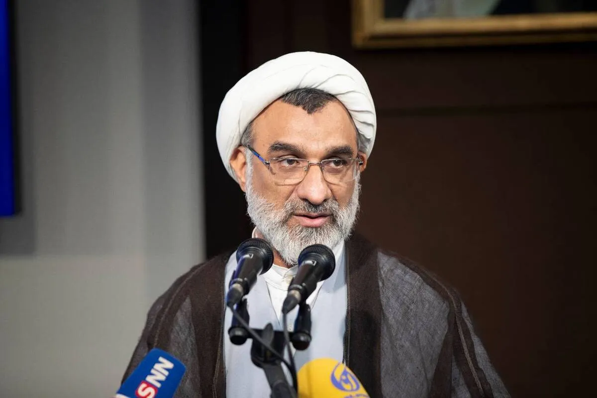 معاونت‌های سه‌گانه دانشگاه‌های علوم پزشکی از اعضای هیئت علمی و غیر هیئت علمی انتخاب می‌شوند