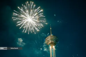 نورافشانی شب ۲۲ بهمن در تهران