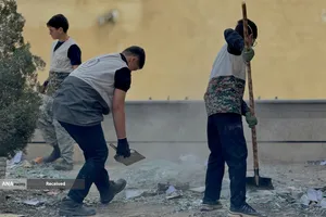 در پی تجاوز جنایتکاران آمریکایی-صهیونی به مناطق مسکونی اصفهان، گروه های جهادی از لحظات ابتدایی وقوع این جنایت، در کنار امدادگران مشغول خدمت رسانی، آواربرداری و بازسازی منازل آسیب دیده مردم هستند.