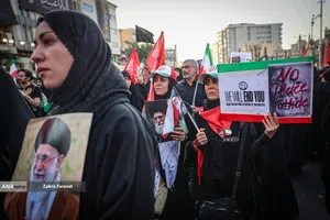 تشییع پیکر مطهر آقای شهید ایران و خانواده ایشان -۱
