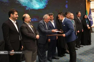 تجلیل از کارآفرینان برتر در چهارمین کنفرانس بین المللی اقتصاد و مدیریت کسب و کار