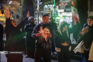 بیعت مردم تهران با حضرت آیت الله سید مجتبی خامنه ای رهبر جدید انقلاب اسلامی ایران - میدان شهدا