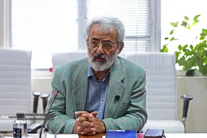 دکتر عباس سلیمی نمین مدیر دفتر مطالعات و تدوین تاریخ ایران در نشست علمی بازخوانی الهیاتِ انتقام و خون&zwnj;خواهی در تاریخ اسلام و انقلاب اسلامی