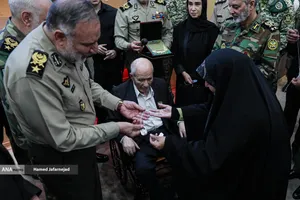 تقدیر از امیرسرتیپ منوچهر دژکام به پاس سال&zwnj;ها مجاهدت در دوران دفاع مقدس