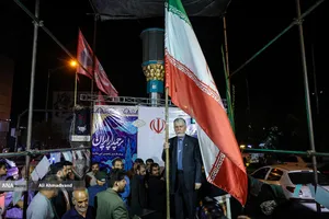پرچم&zwnj;داری وزیر ارشاد در چهاراه ولیعصر(عج)